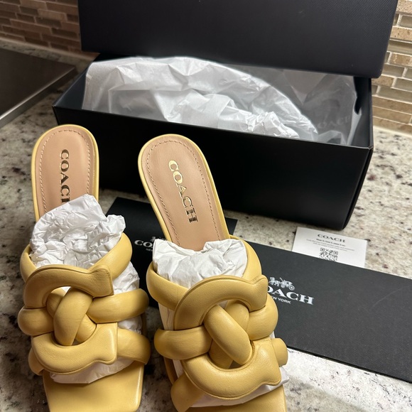Gorgeous new in box Coach Kellie leather sandals - size 8.5 - Picture 2 of 15